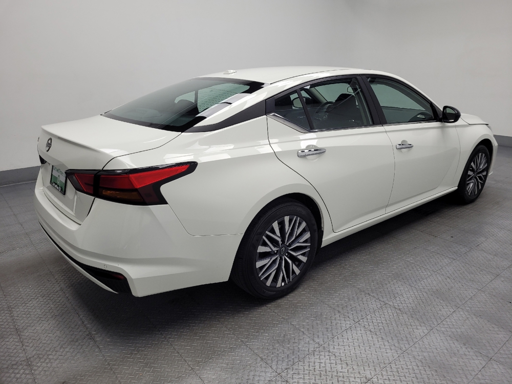 2025 Nissan Altima SV - Photo 8
