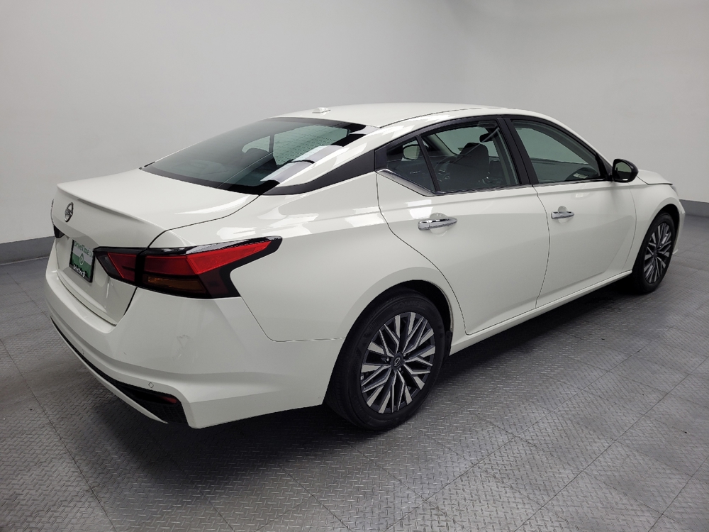 2025 Nissan Altima SV - Photo 8