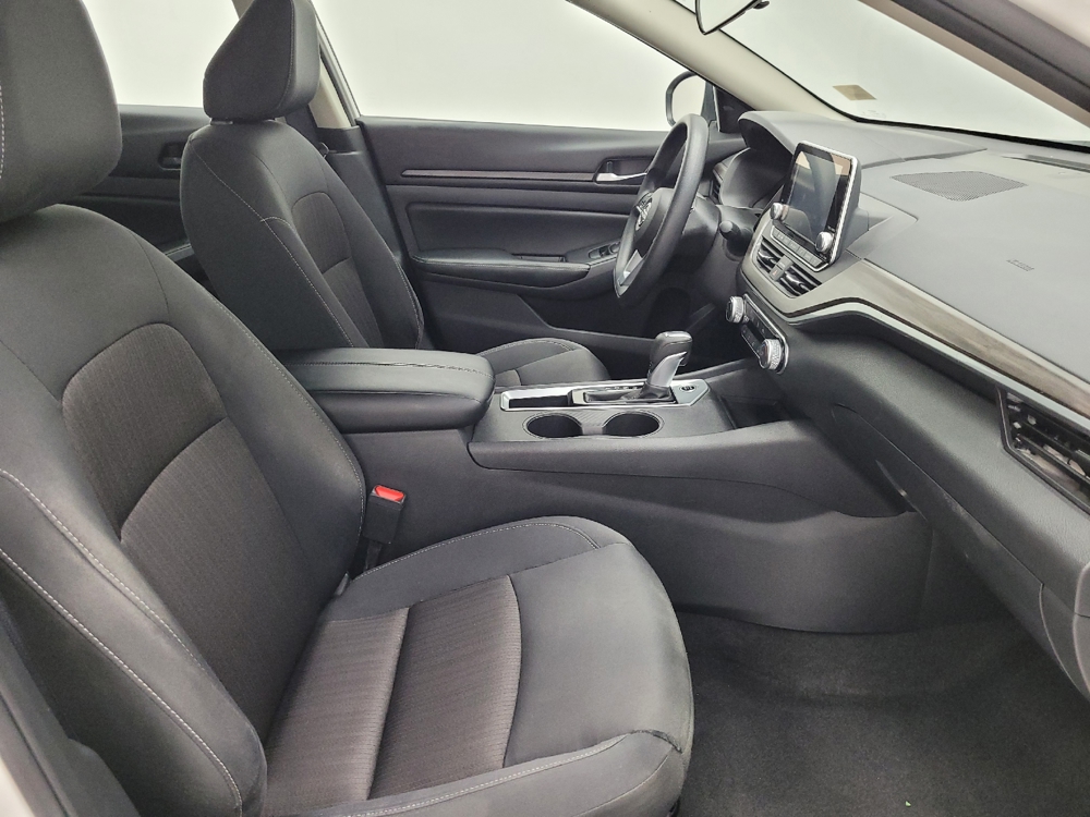 2025 Nissan Altima SV - Photo 16