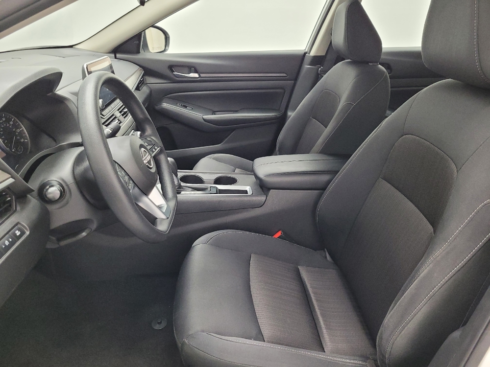 2025 Nissan Altima SV - Photo 13