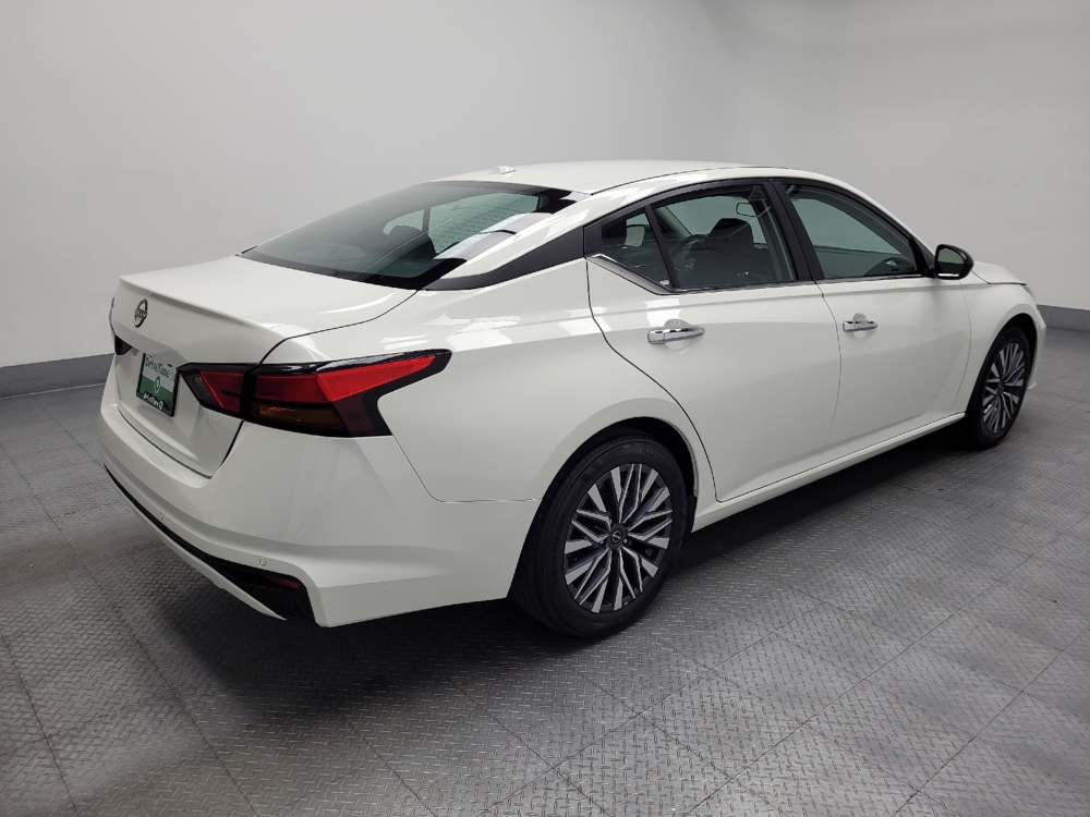 2025 Nissan Altima SV - Photo 8