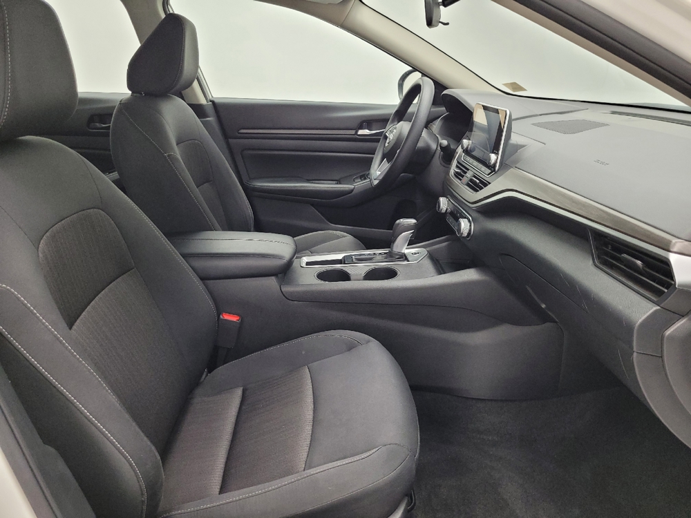 2025 Nissan Altima SV - Photo 16