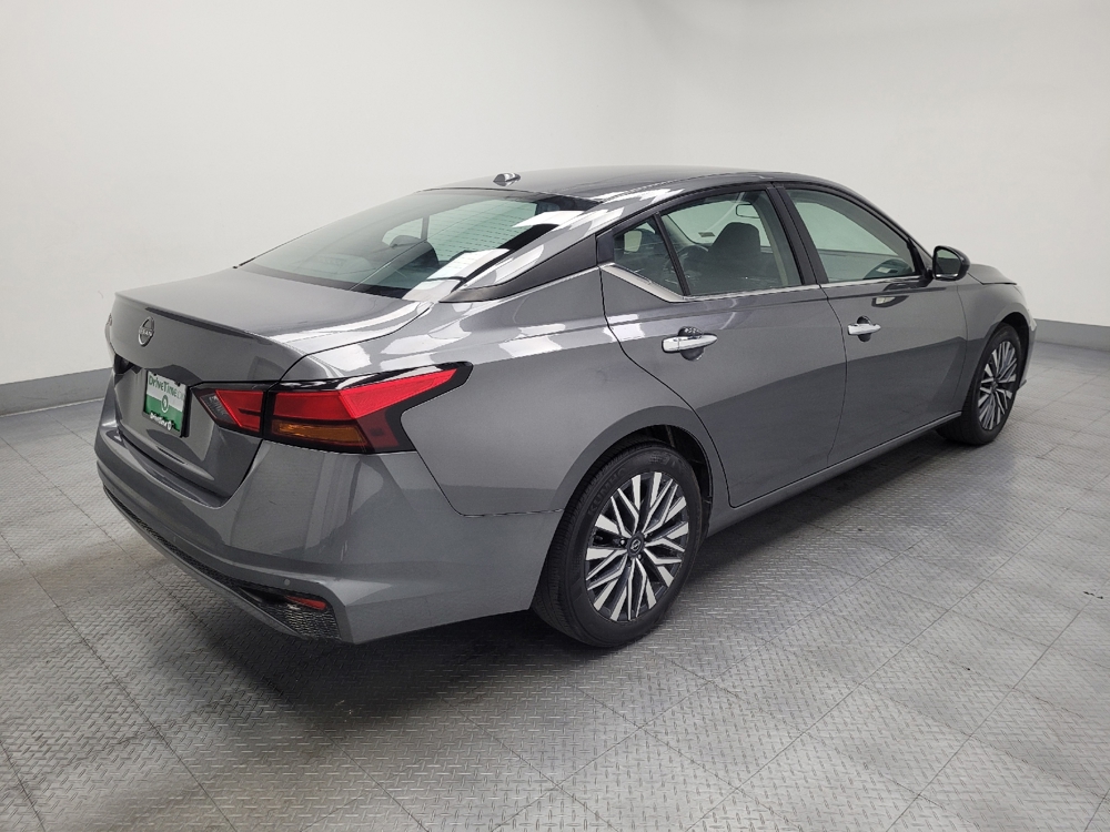 2025 Nissan Altima SV - Photo 8
