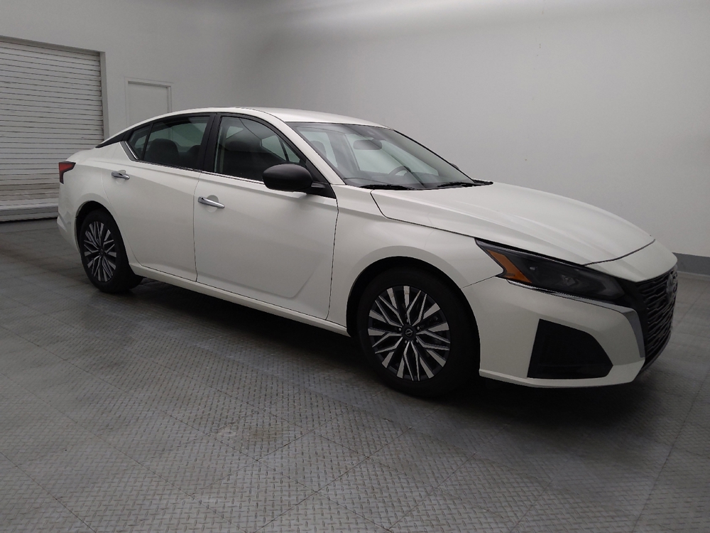 2025 Nissan Altima SV - Photo 9