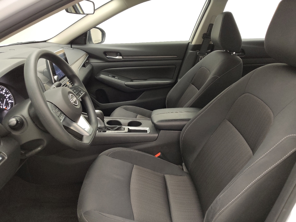 2025 Nissan Altima SV - Photo 13
