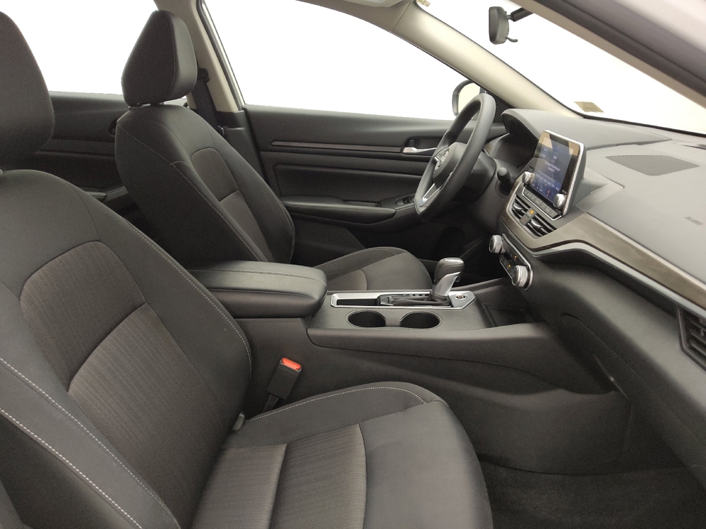2025 Nissan Altima SV - Photo 16
