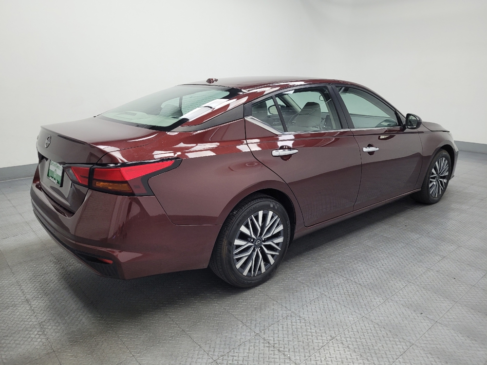 2025 Nissan Altima SV - Photo 8