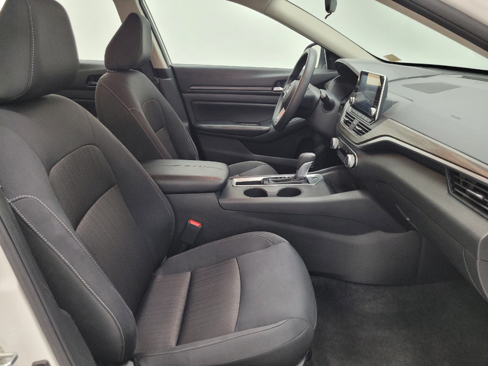 2025 Nissan Altima SV - Photo 16
