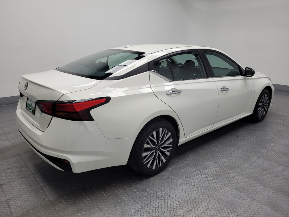 2025 Nissan Altima SV - Photo 8