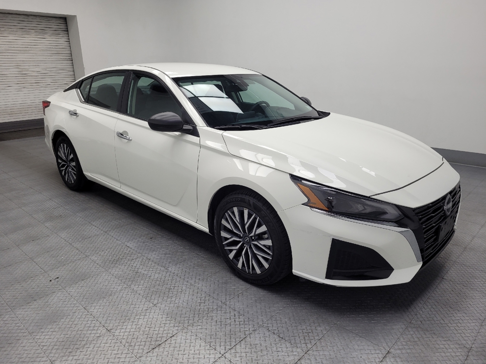 2025 Nissan Altima SV - Photo 9