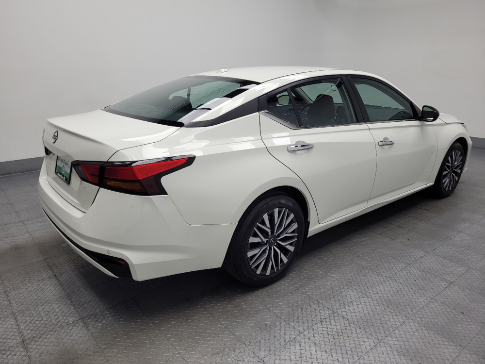 2025 Nissan Altima SV - Photo 8