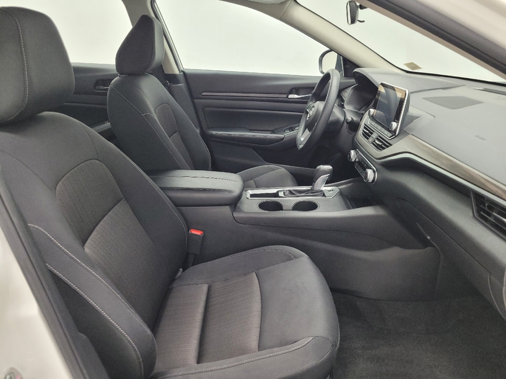 2025 Nissan Altima SV - Photo 16