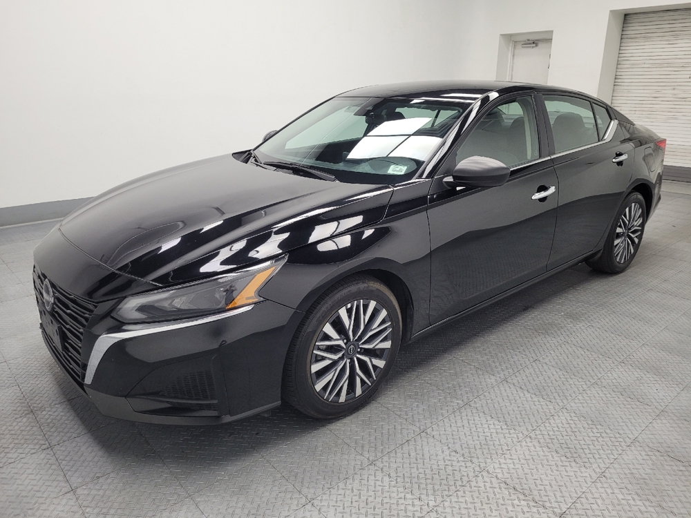 2025 Nissan Altima SV - Photo 2