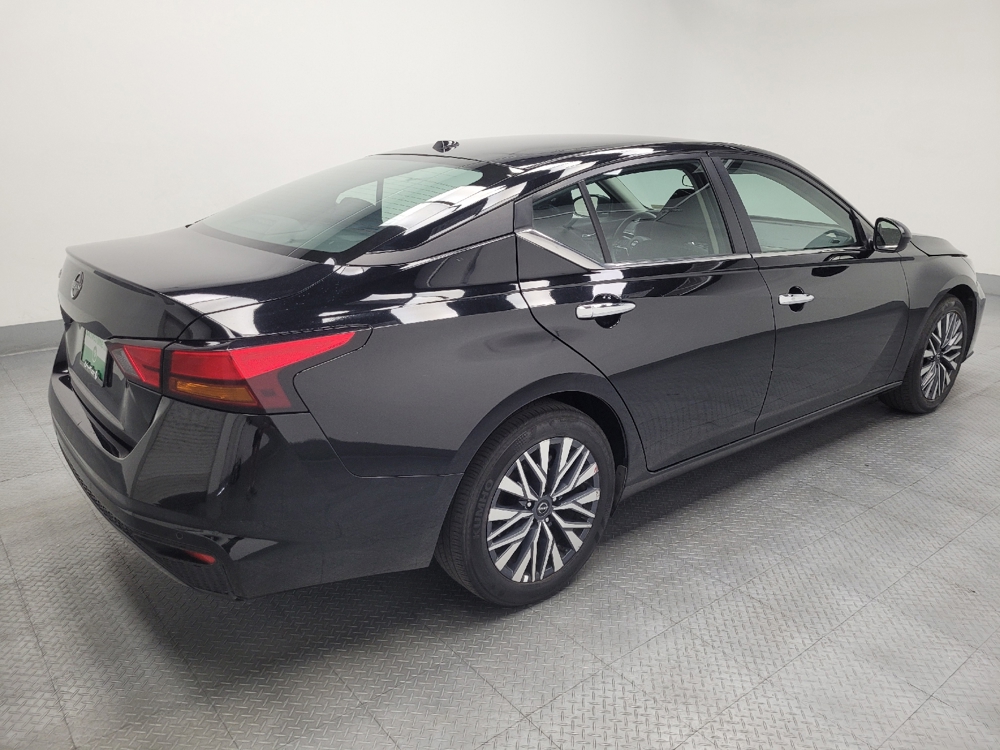 2025 Nissan Altima SV - Photo 8