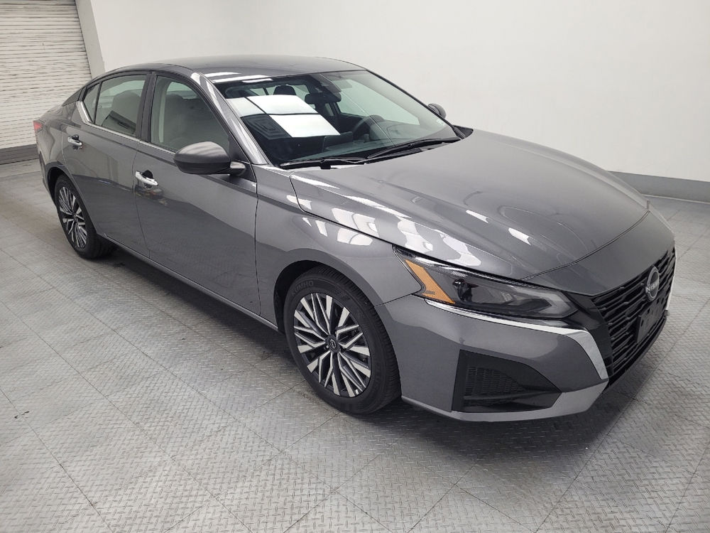 2025 Nissan Altima SV - Photo 9