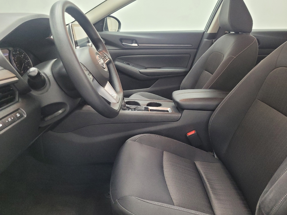2025 Nissan Altima SV - Photo 13