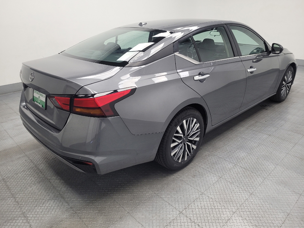 2025 Nissan Altima SV - Photo 8