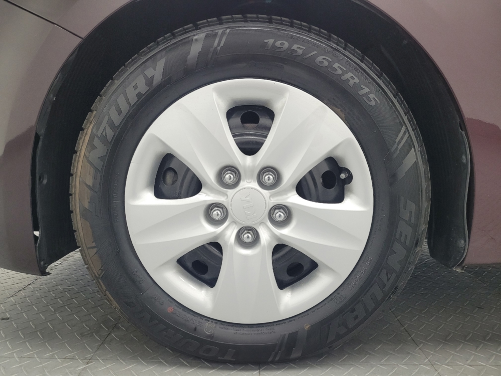 2017 Kia Forte LX - Photo 24