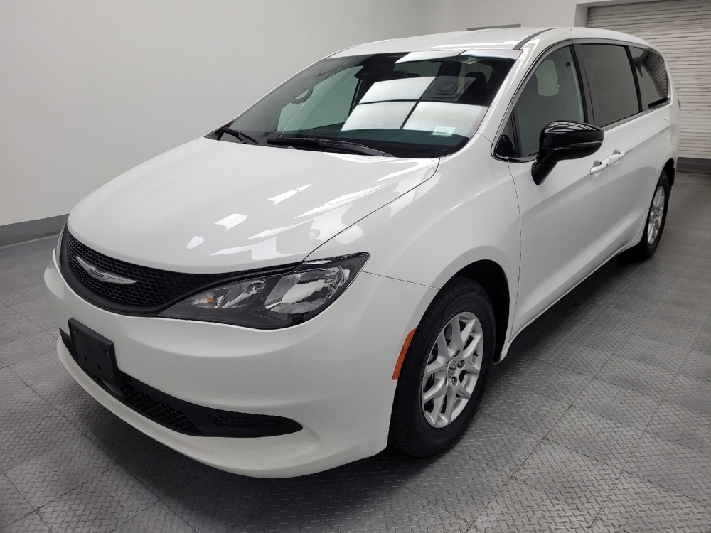 2025 Chrysler Voyager