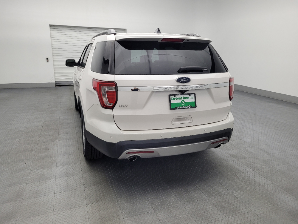 Image 5 of 2017 Ford Explorer XLT