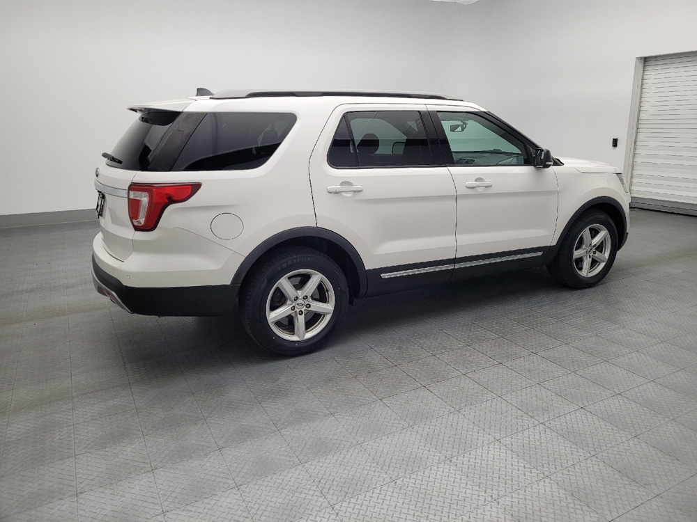 Image 8 of 2017 Ford Explorer XLT