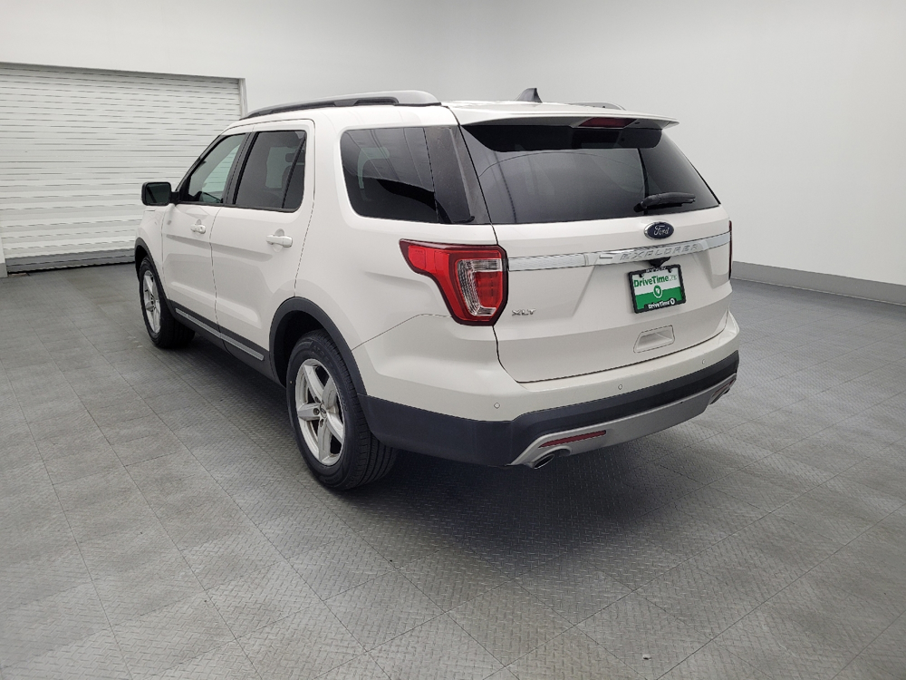 Image 4 of 2017 Ford Explorer XLT
