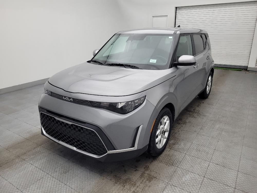 2023 Kia Soul LX's photo