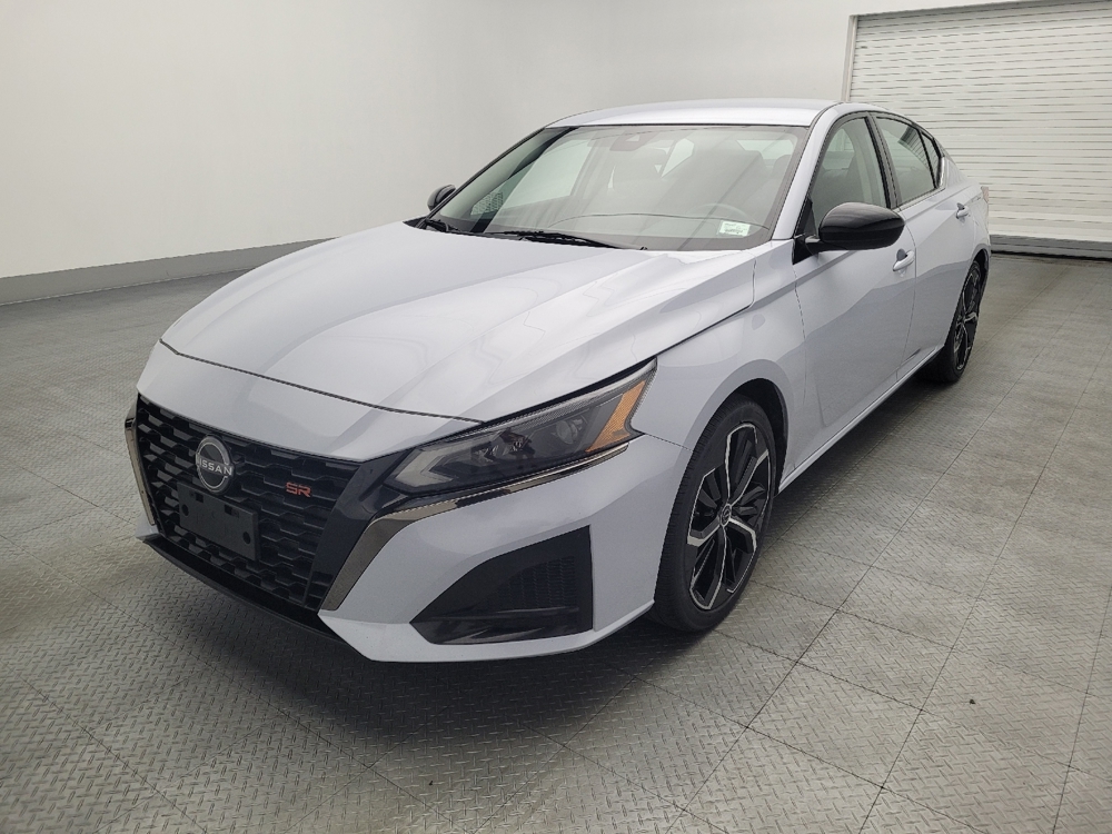 2023 Nissan Altima SR's photo