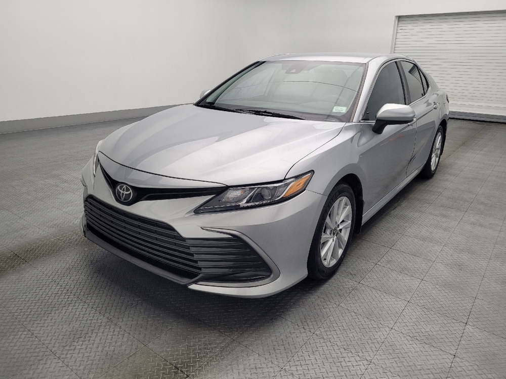 2022 Toyota Camry LE's photo