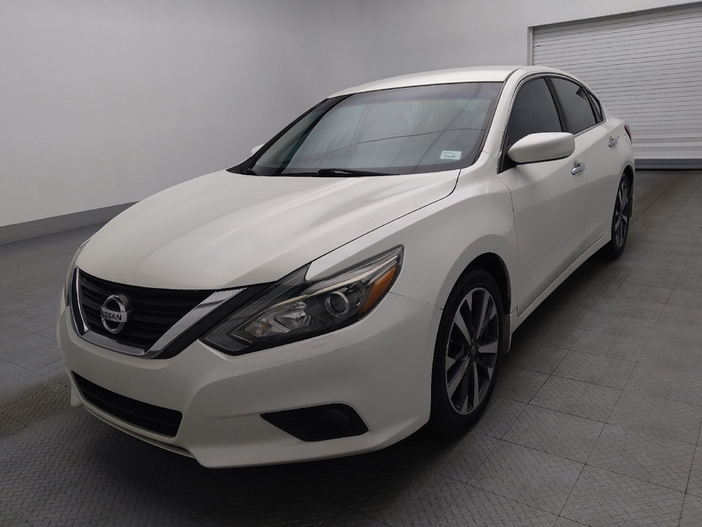 2017 Nissan Altima SR's photo