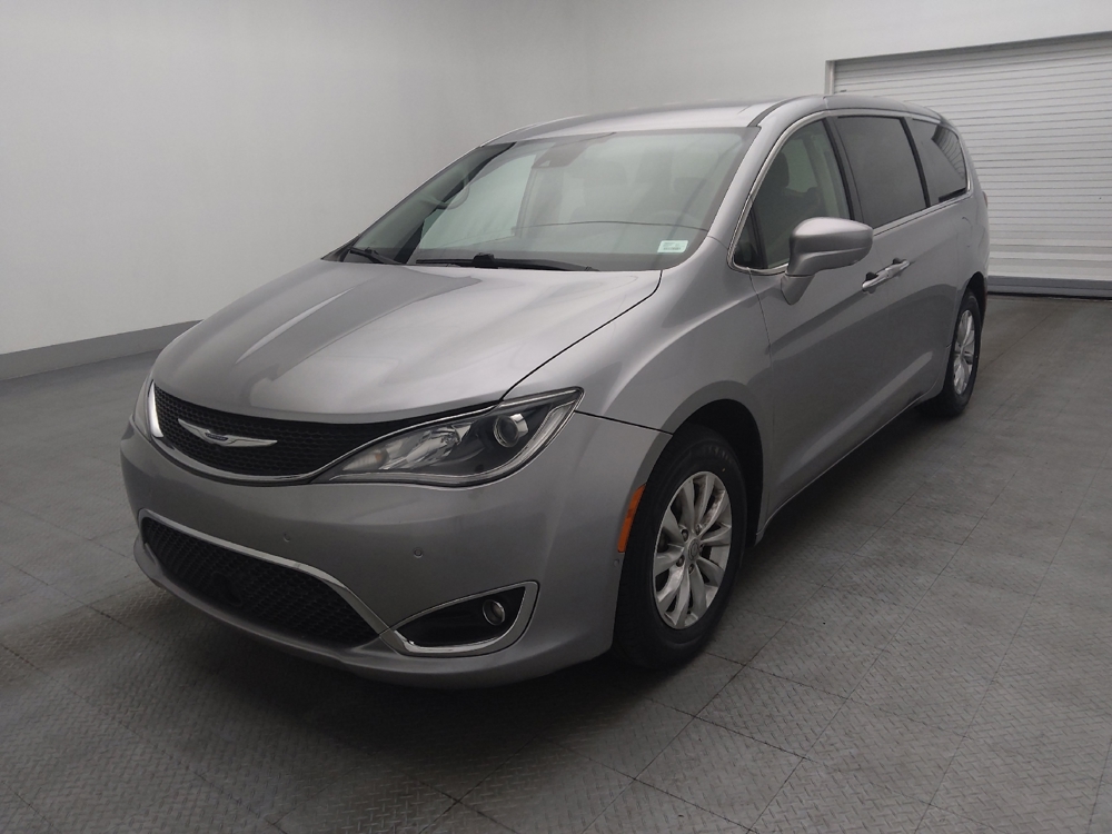 2019 Chrysler Pacifica Touring Plus's photo