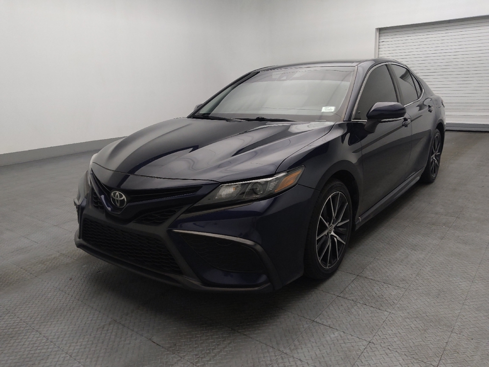 2022 Toyota Camry SE's photo