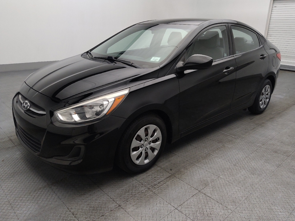 2016 Hyundai Accent SE's photo