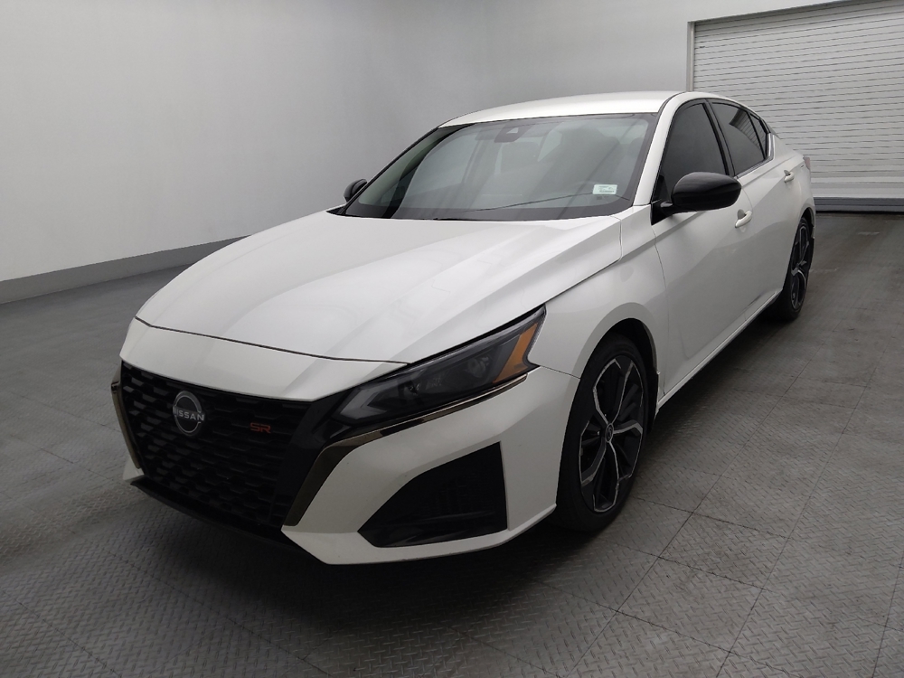 2023 Nissan Altima SR's photo