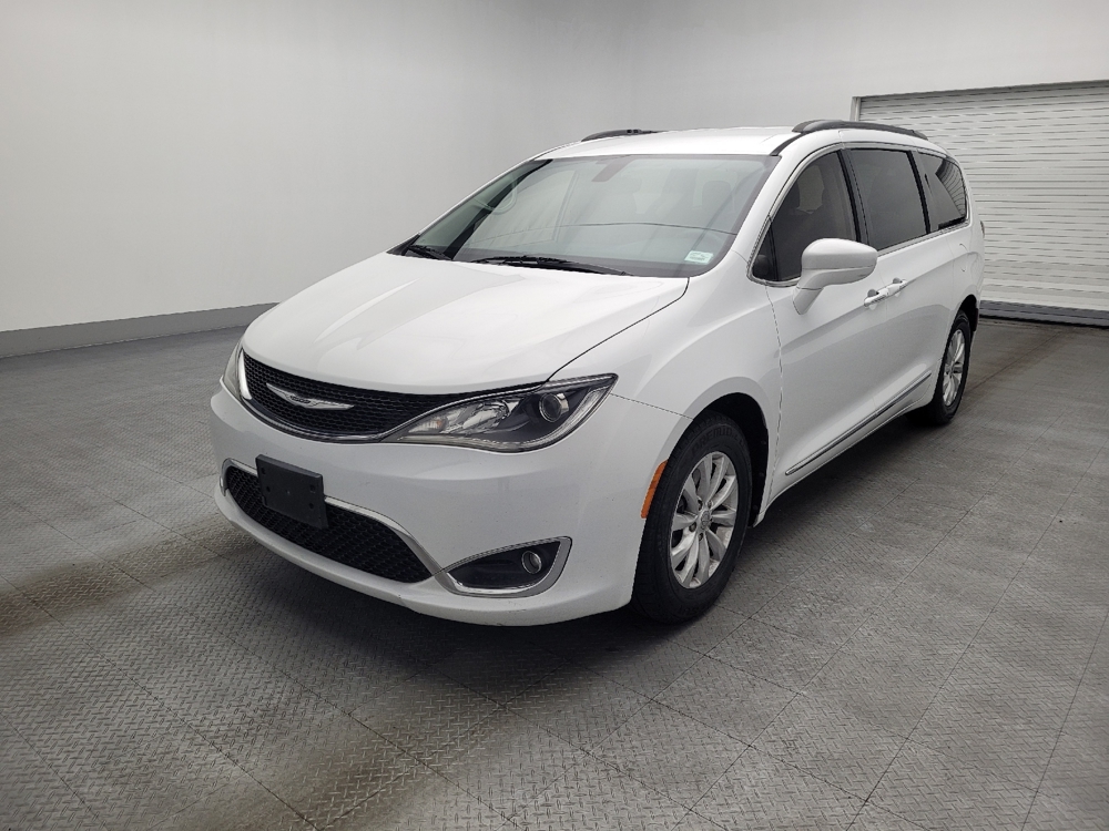 2017 Chrysler Pacifica Touring-L's photo