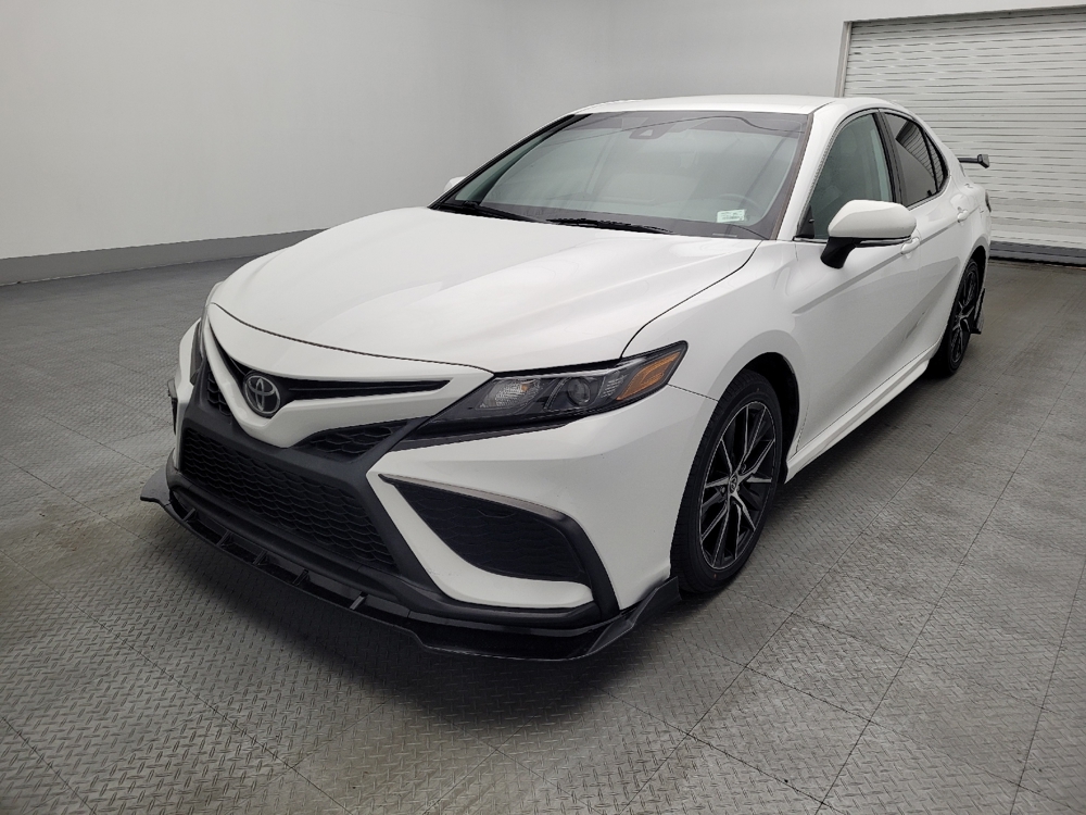 2022 Toyota Camry SE's photo