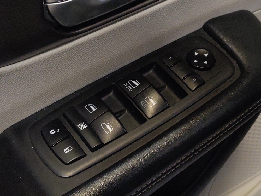 2021 Chrysler Voyager LXI - Photo 21