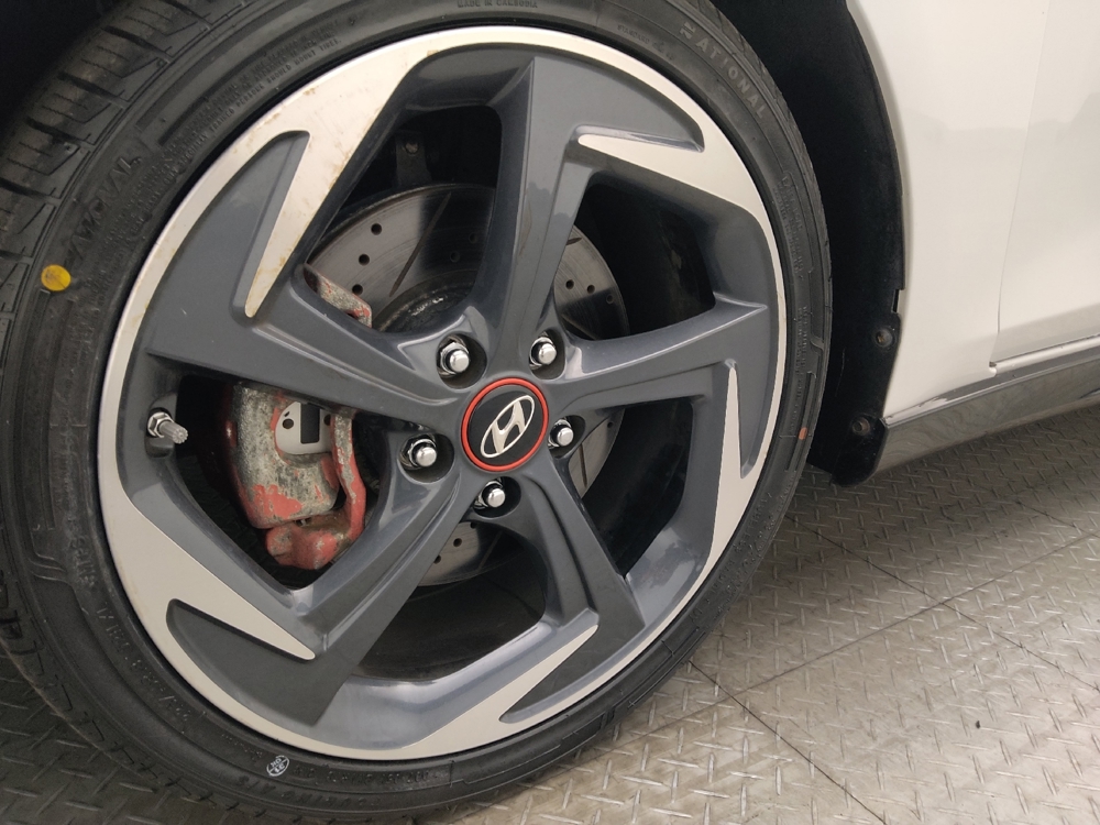 2020 Hyundai Veloster Base - Photo 24