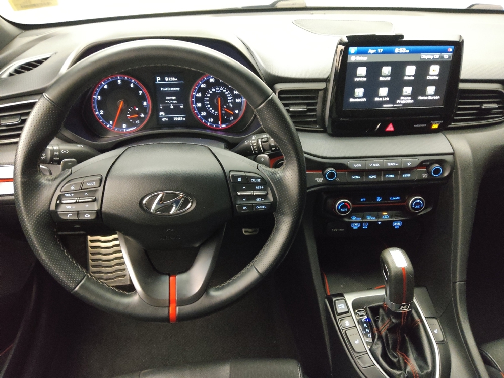 2020 Hyundai Veloster Base - Photo 17