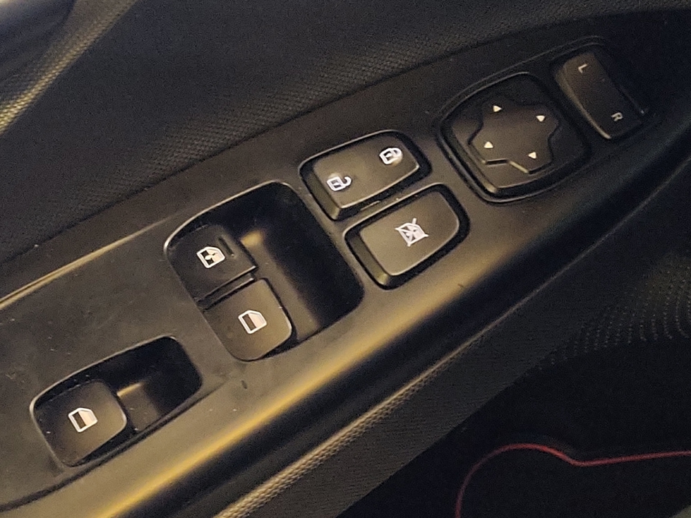2020 Hyundai Veloster Base - Photo 21