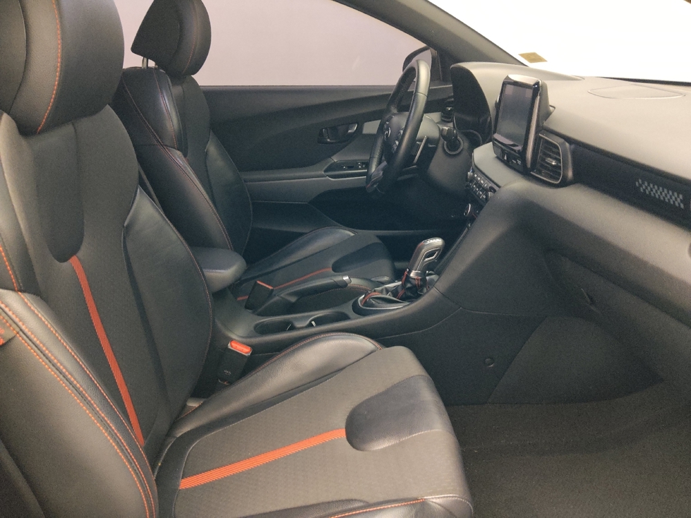 2020 Hyundai Veloster Base - Photo 16