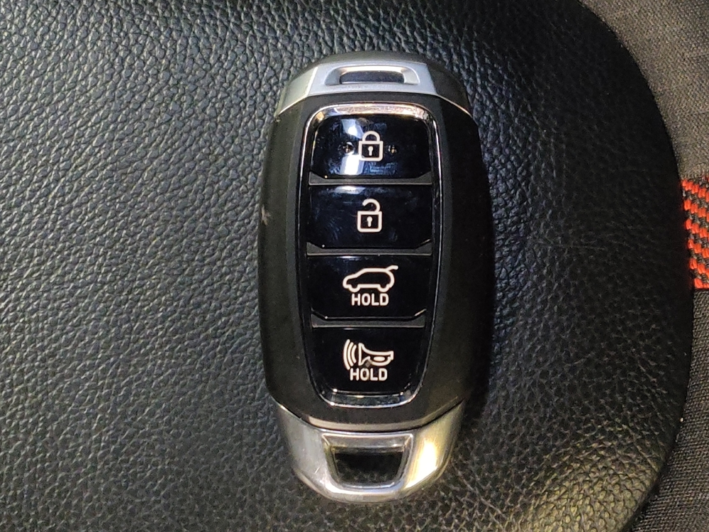 2020 Hyundai Veloster Base - Photo 25