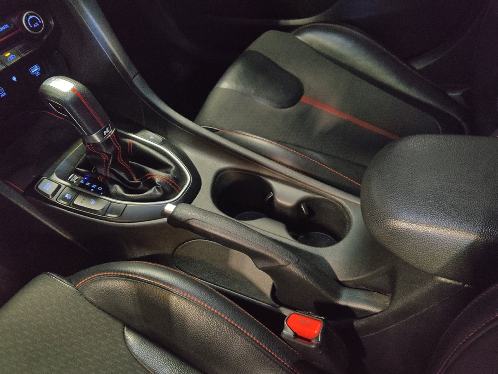 2020 Hyundai Veloster Base - Photo 20
