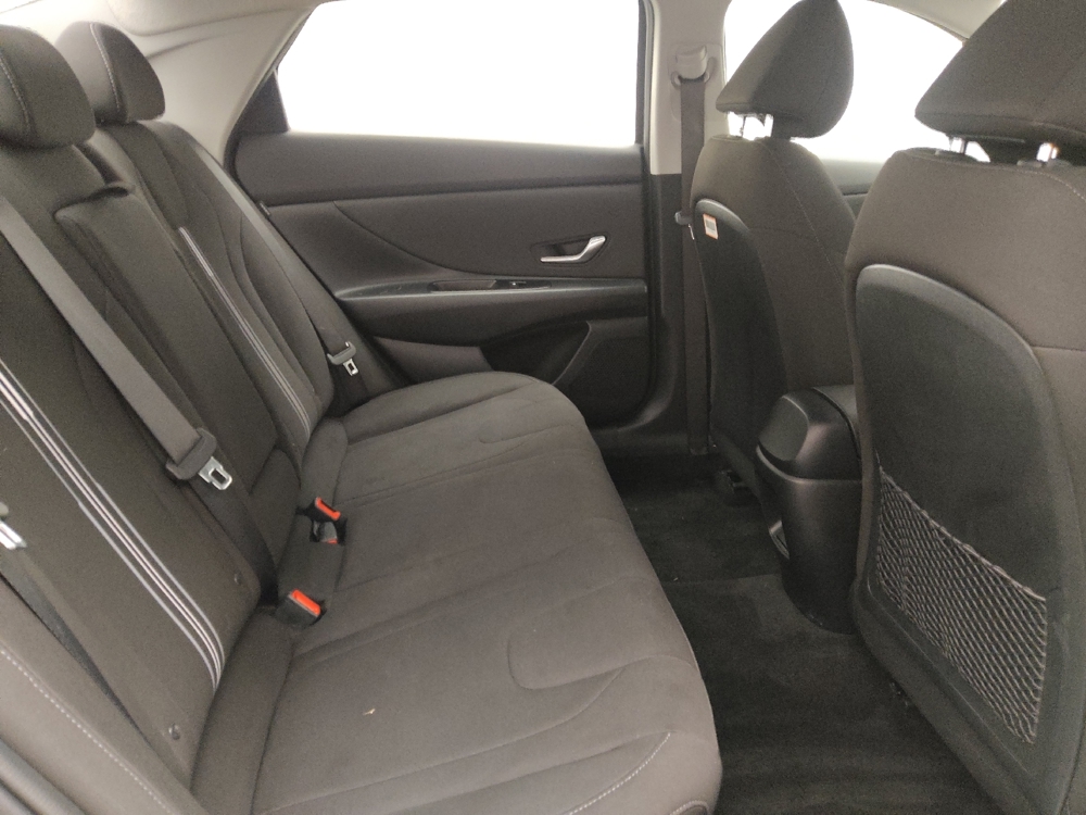 2025 Hyundai Elantra SEL - Photo 15