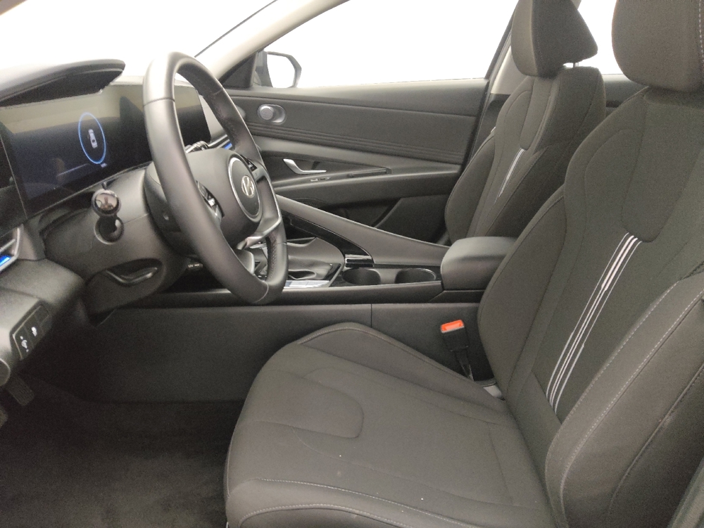 2025 Hyundai Elantra SEL - Photo 13