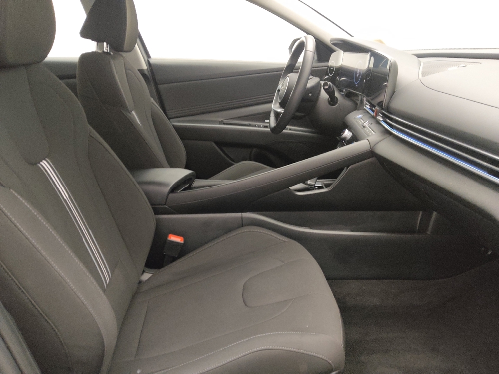 2025 Hyundai Elantra SEL - Photo 16