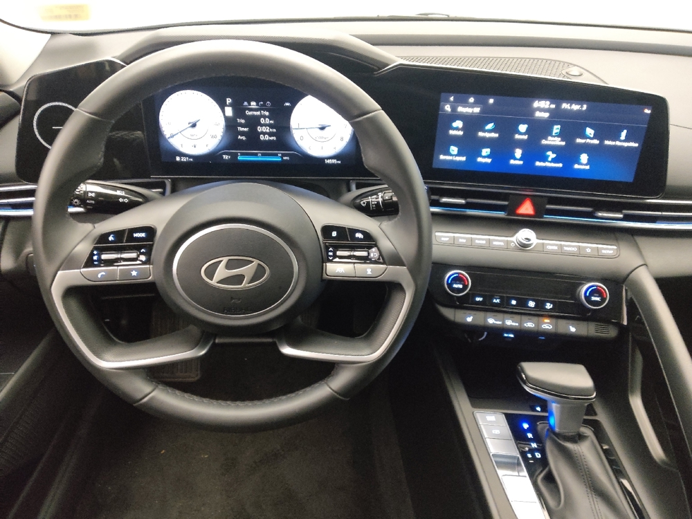 2025 Hyundai Elantra SEL - Photo 17