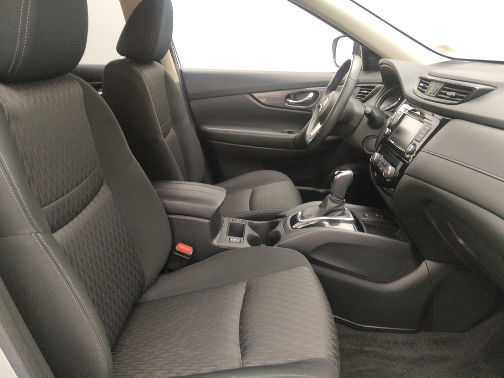 2019 Nissan Rogue SV - Photo 16