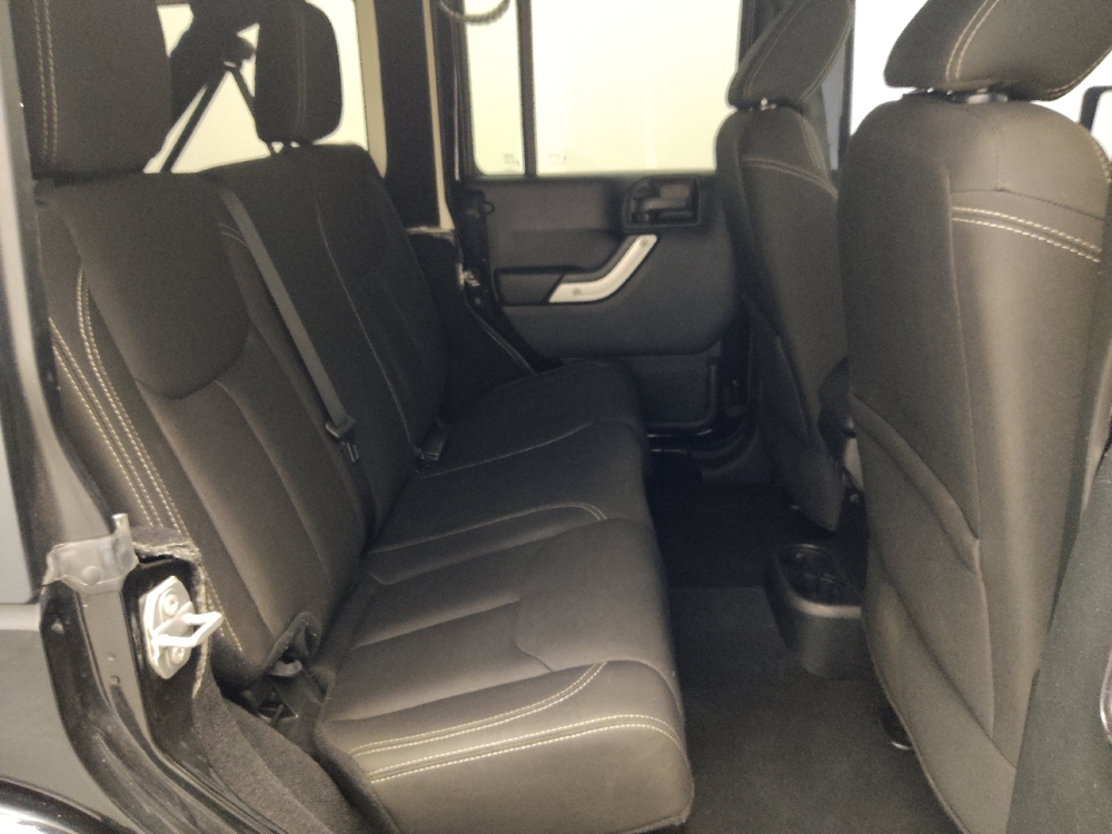 2017 Jeep Wrangler Unlimited Sahara - Photo 15