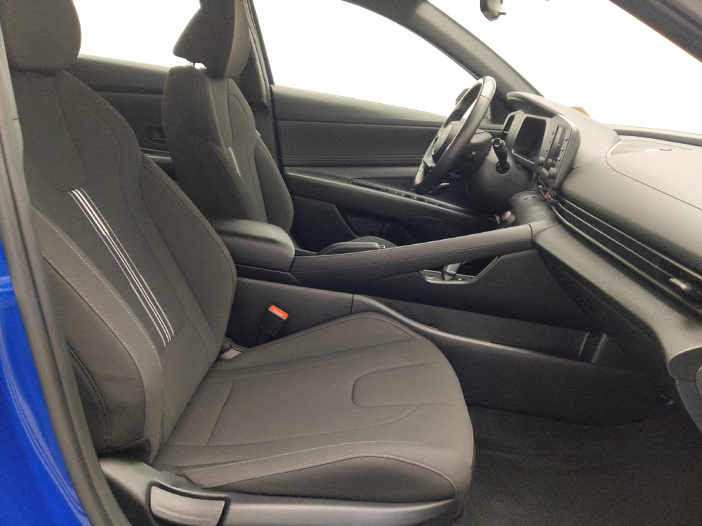 2025 Hyundai Elantra SEL - Photo 16